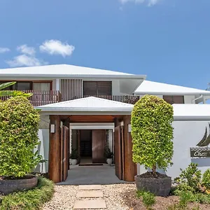 https://villa-1-chez-willow-port-douglas.cairnshotels4all.com